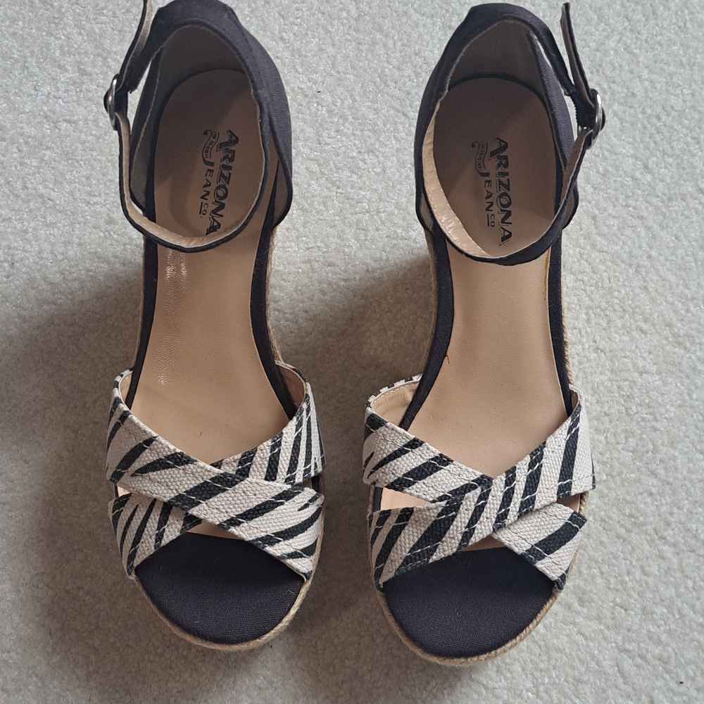 Arizona Jean Company Black and White Wedge Sandals